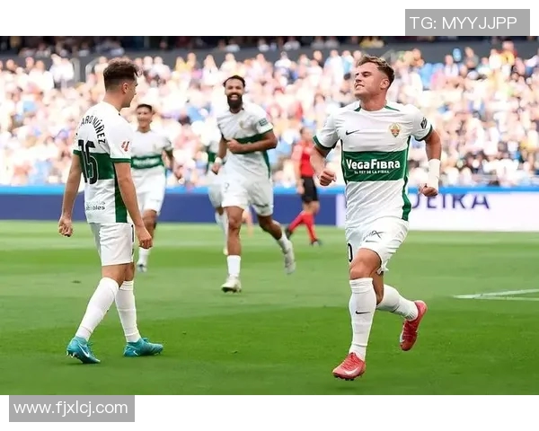 马丁内斯的传奇旅程:从球场新星到世界足球巨星的蜕变与荣耀 马丁内斯的传奇旅程:从球场新星到世界足球巨星的蜕变与荣耀