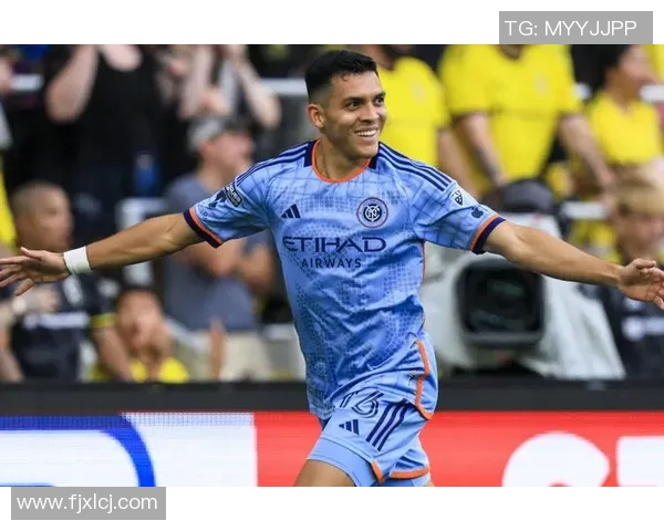 马丁内斯的传奇人生与足球梦想如何激励年轻一代追逐梦想 马丁内斯的传奇人生与足球梦想如何激励年轻一代追逐梦想